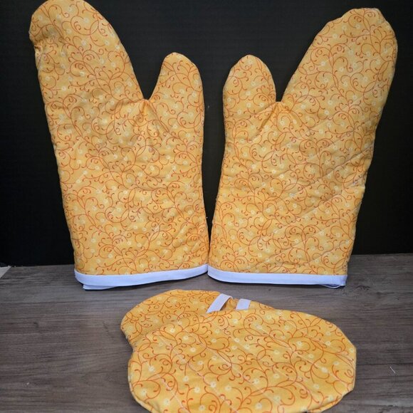 Grandma's Practical 2 Layer Ovenmitts with matching finger mitts, yellow w flowe - Picture 5 of 8